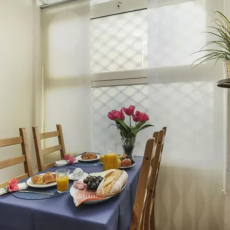 Lovely Bright Duplex - Prime Location *